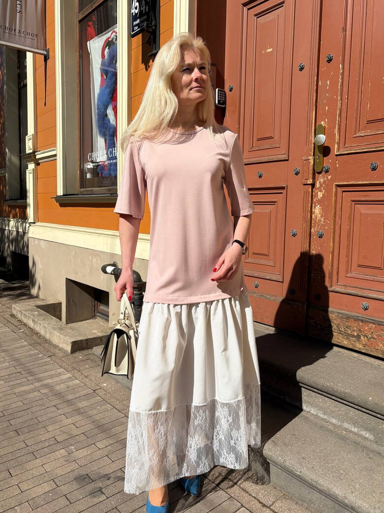 Kleita ar mežģīni, Universāls izmērs